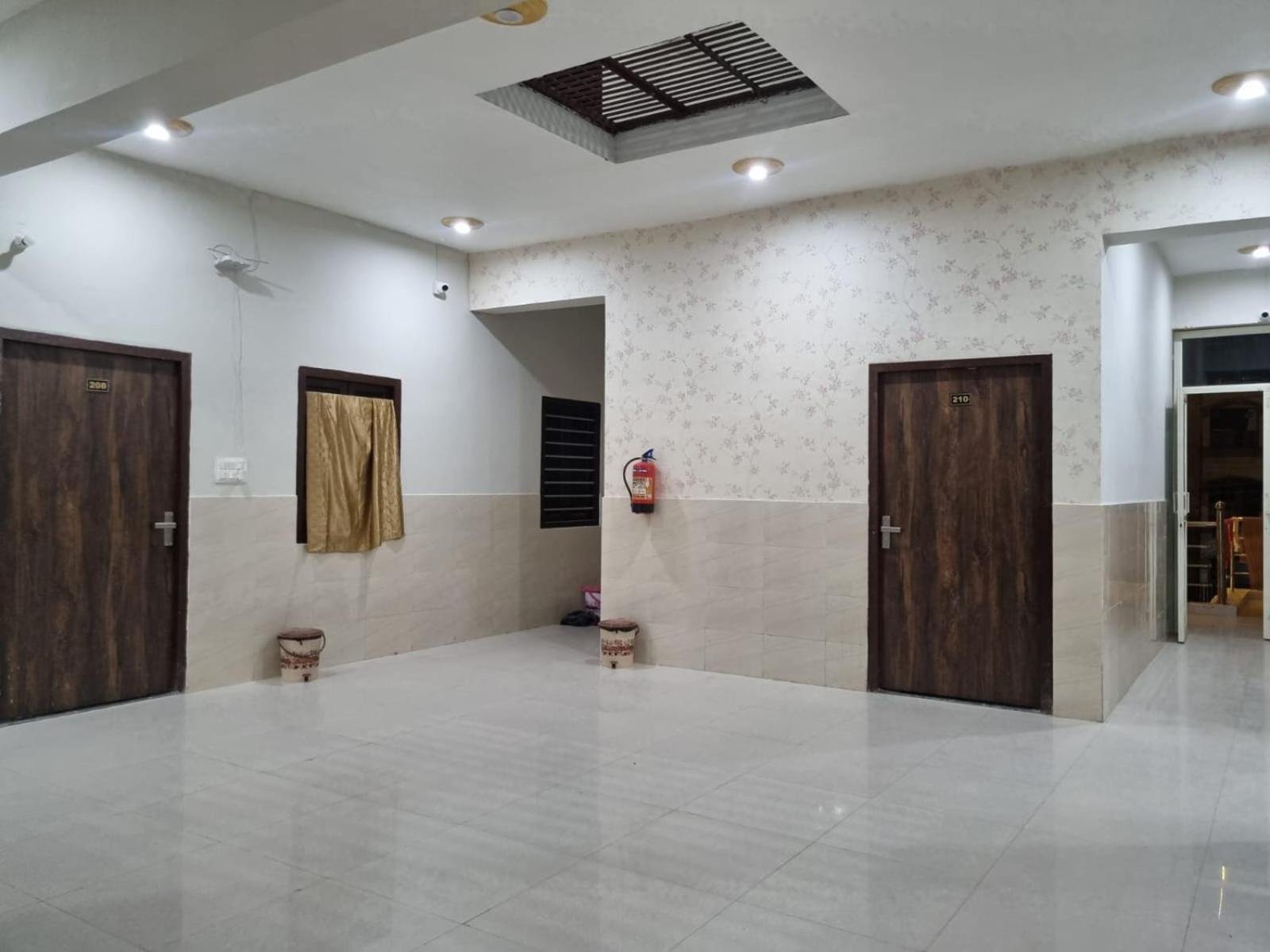 Hotel Vrindavan Prosperity Exterior photo
